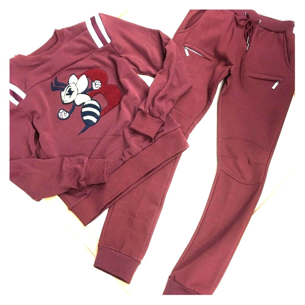 SWEAT SUIT.